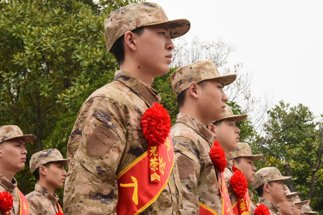 国防  春季征兵  新兵  欢送仪式  缅怀先烈