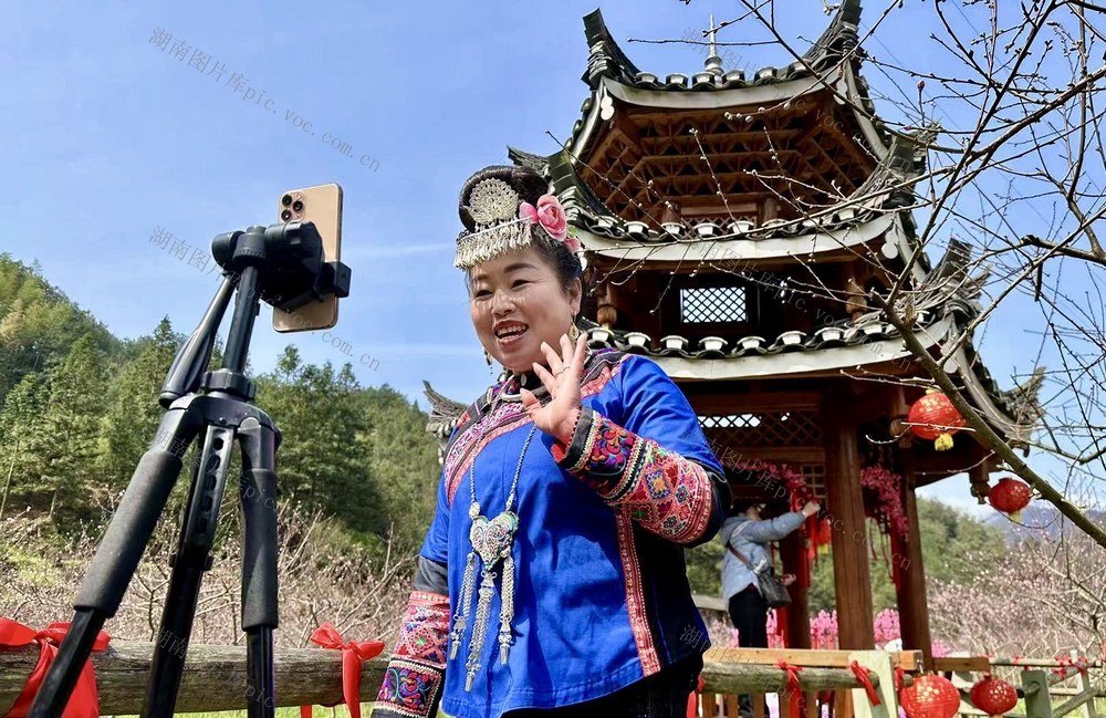 助力家乡发展新力量
