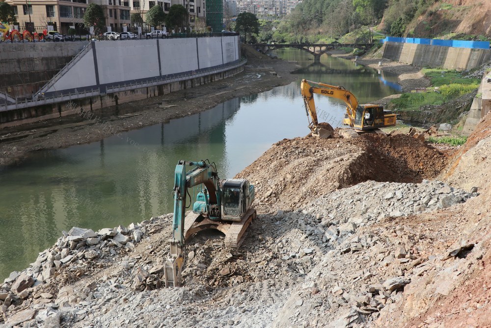 修建河堤
提升颜值