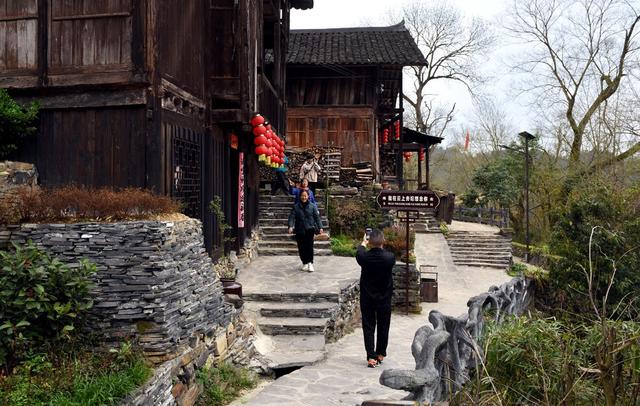 旅游 苗寨 群山 人家 白云 树林 