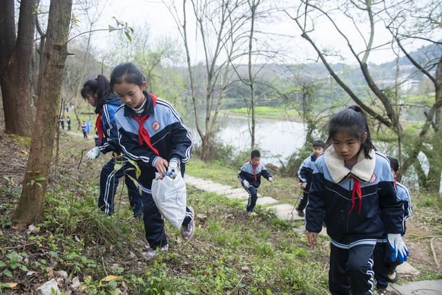 湖南娄底 净滩 护水 美化环境 母亲河 世界水日
