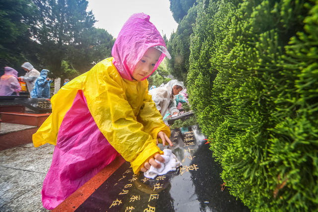 湖南，湘西，节气，清明，悼念，烈士，陵园，小朋友，小学生