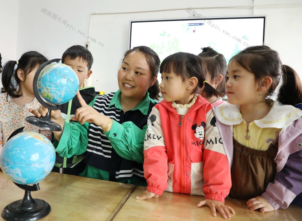   保护地球   从小做起
     