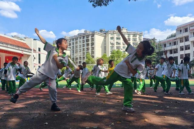 小学 湘西 土家族 非遗 学生 文化 摆手舞 传授 传承 魅力 动作