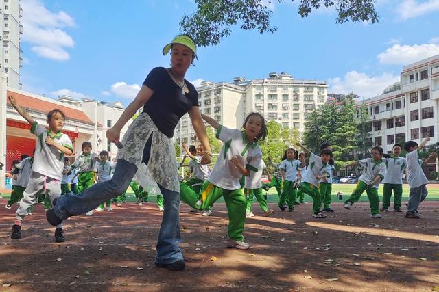 小学 湘西 土家族 非遗 学生 文化 摆手舞 传授 传承 魅力 动作
