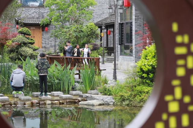 吉首市 乾州 古城 人们 游人 参观 游览 度假