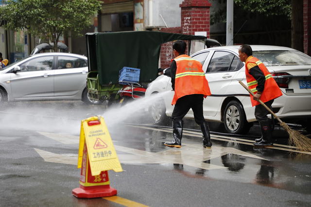 湖南 新田 环卫工人 坚守岗位 过“五一”