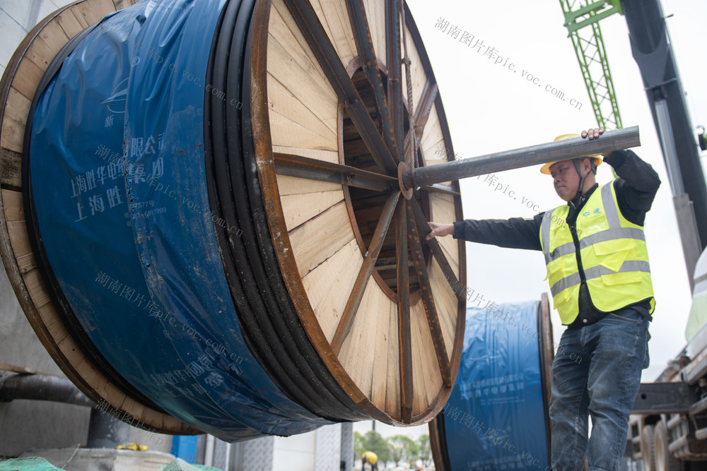 娄底 坚守岗位 假期 "五一" 半导体