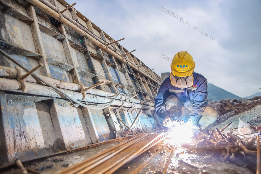 施工 建设 工程 工人 五一 假期