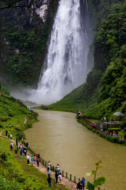 五一  假期  瀑布  湘西  游人  旅游