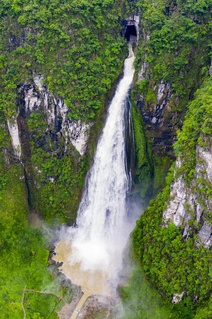 五一  假期  瀑布  湘西  游人  旅游