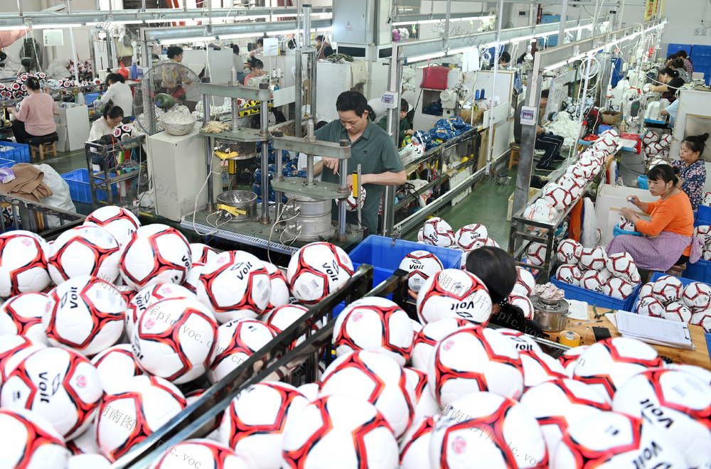 
节日 五一  国际劳动节 节日在岗 企业 工人 足球 订单 产品 劳动 