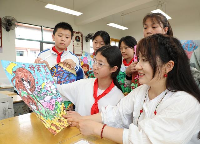  巧手绘妈妈      感恩“母亲节”
