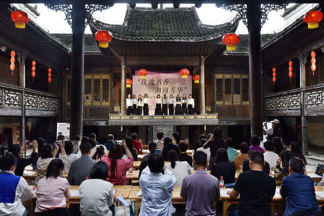 书声琅琅诵国学