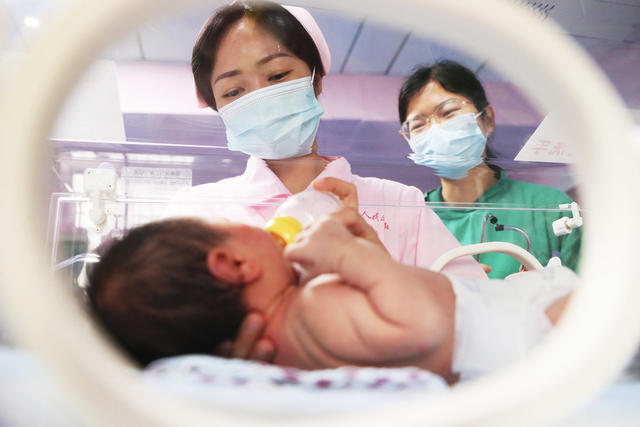 护士节  5.12  坚守岗位
医护