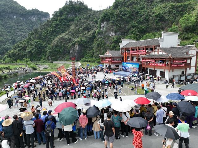 狮子登高 苗族“四月八” 苗鼓 苗歌 苗族武术 跳接龙舞 民俗