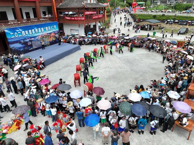 狮子登高 苗族“四月八” 苗鼓 苗歌 苗族武术 跳接龙舞 民俗