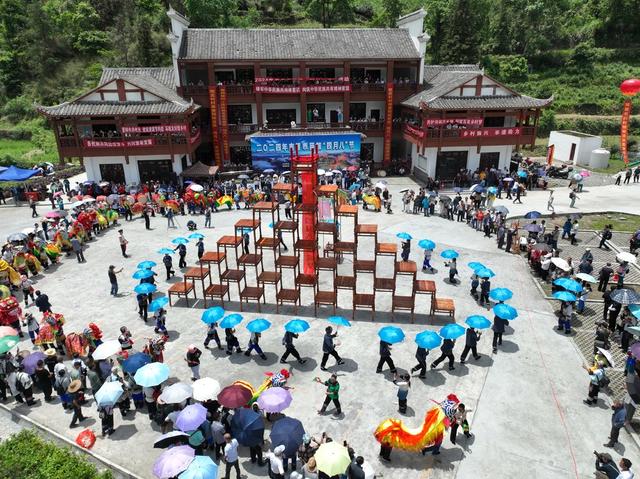 狮子登高 苗族“四月八” 苗鼓 苗歌 苗族武术 跳接龙舞 民俗