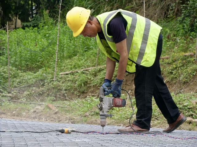 交通 产业路