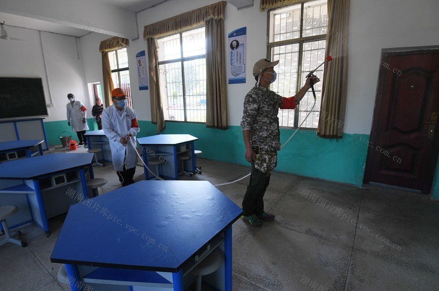 邵阳县罗城乡保和村 脱贫 图书室