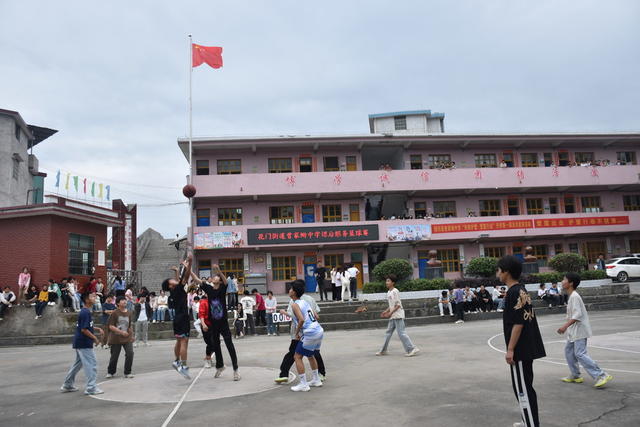 篮球赛 为课后服务添彩
