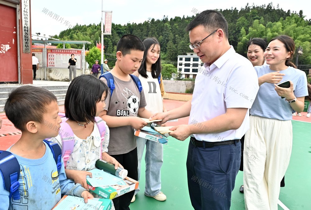 留*守*儿*童*“六*一”礼*物
