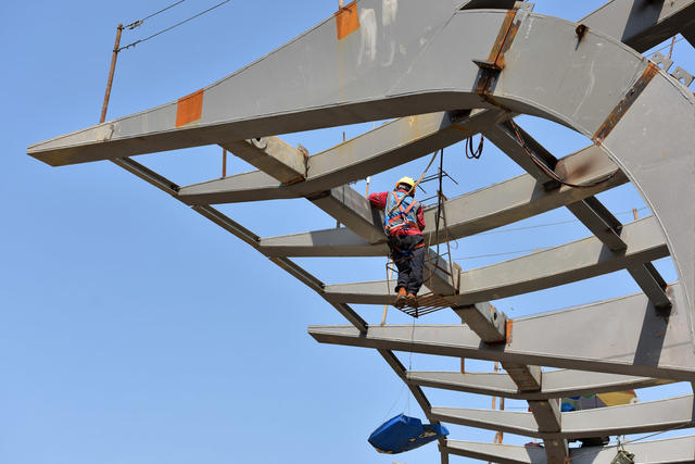 烈日高温建设忙