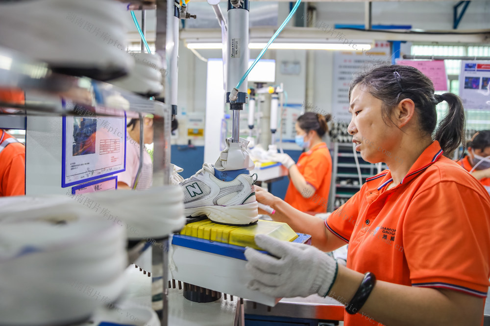外贸 出口 运动鞋 企业 生产 工人 车间