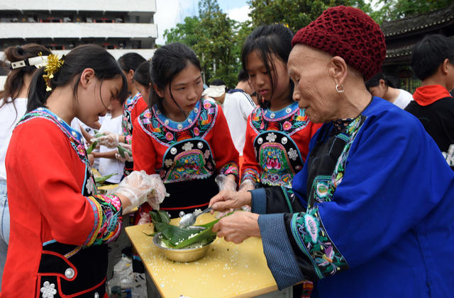 六一  学生 苗鼓 粽子 欢乐