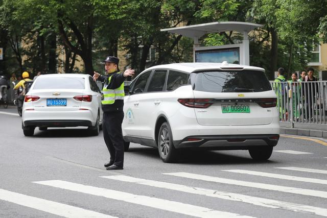 吉首 交警 护学 常态化 学生 机制 呵护 交通 安全 警力砂子坳 上下学  执勤