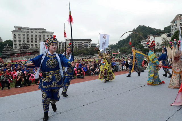 传统 侗戏 非物质 文化 展演 组建 戏班 助推 传承 发展
