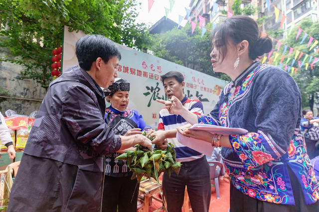 端午 吉首 易地搬迁安置区 包粽子 搬迁群众
