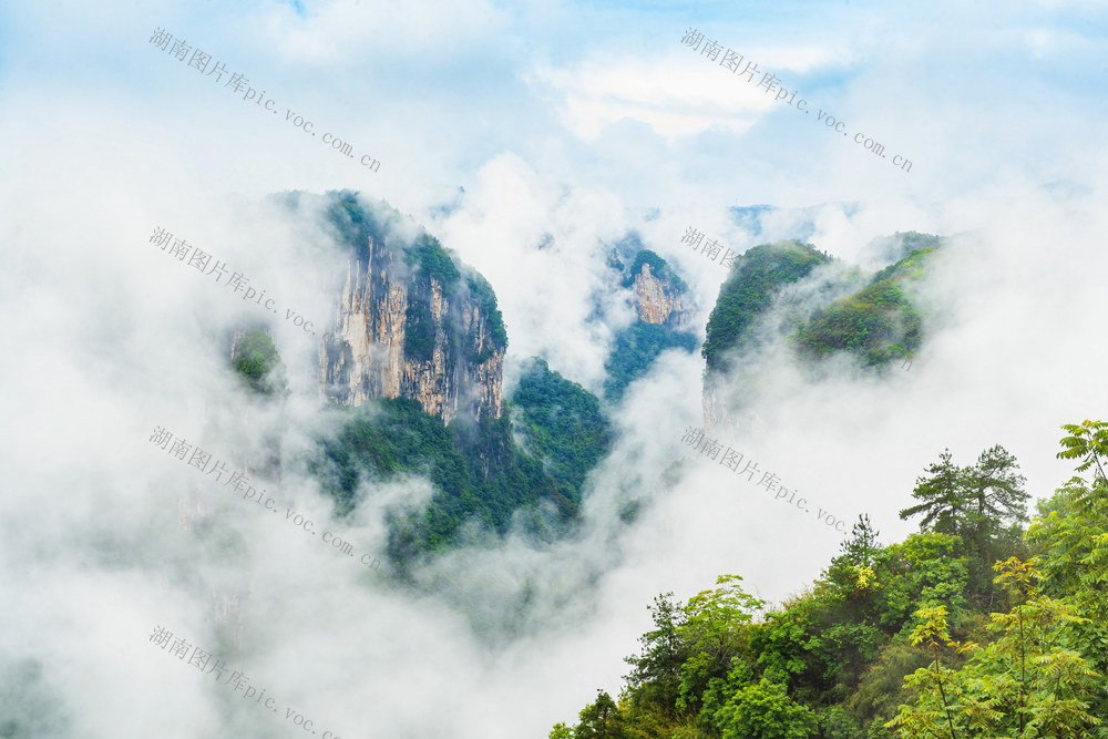 六五环境日  吉首市矮寨镇德夯大峡谷  云雾缭绕、空气清新  犹如置身仙境