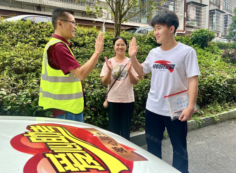 致力圆梦  爱心送考
