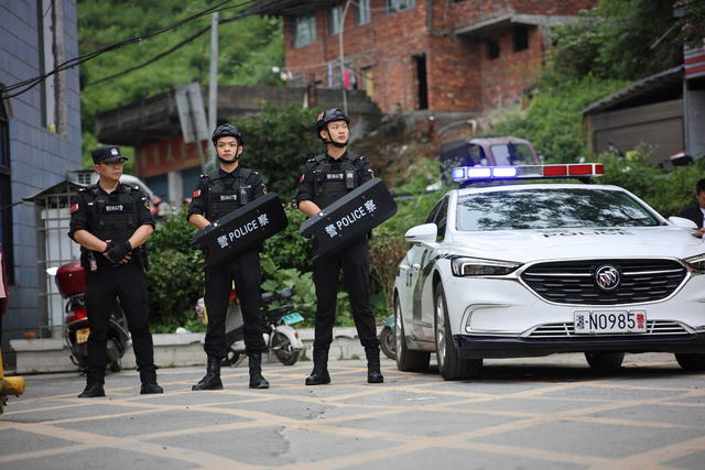 高考 交警 志愿者 交通  安全