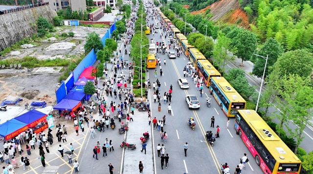 湖南  常宁  免费公交
爱心送考