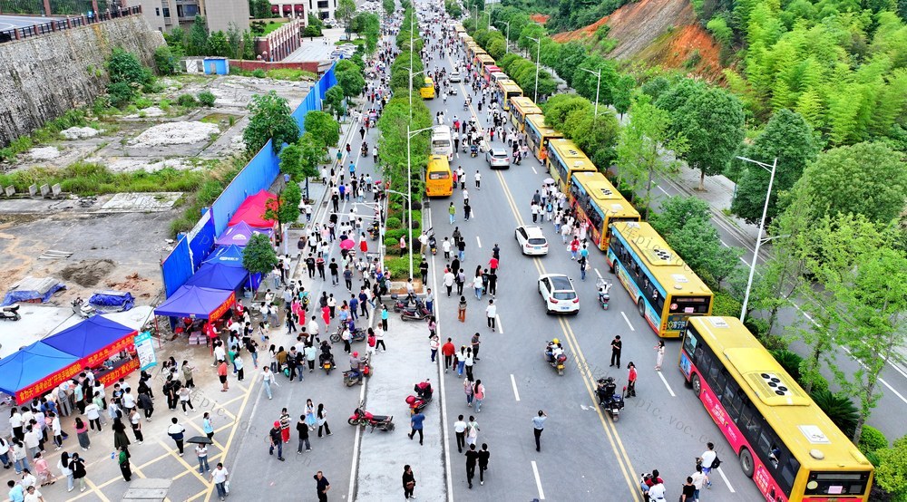 湖南  常宁  免费公交
爱心送考