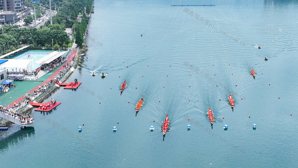 龙舟竞渡  郴州市  我们的节日·端午  
 嘉华国际城  东江湖 
 传统龙舟大赛 黄建华