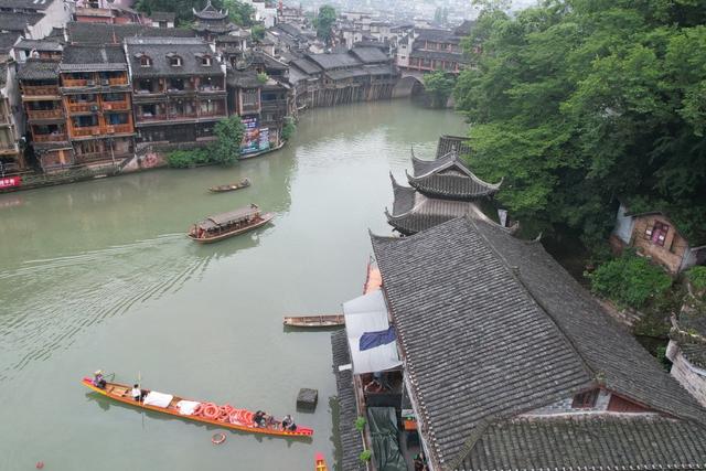古城 湖南 土家族 凤凰 苗族 湘西 游客 假期 风情 民俗 泛舟 跳岩 栈道 端午 假期