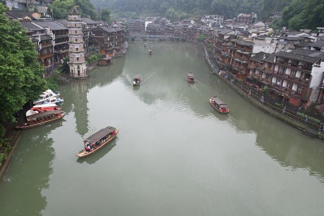 古城 湖南 土家族 凤凰 苗族 湘西 游客 假期 风情 民俗 泛舟 跳岩 栈道 端午 假期