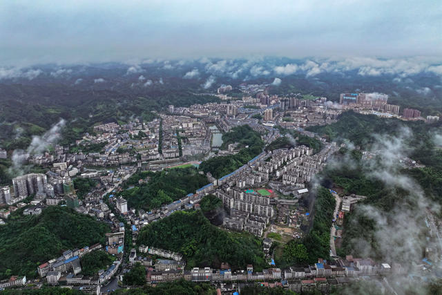 山城 云 雾 生态 全国文明城市“