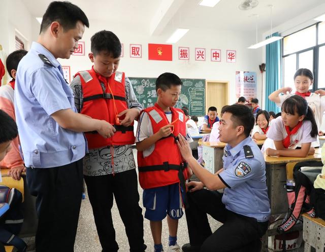  防溺水安全教育进校园
 