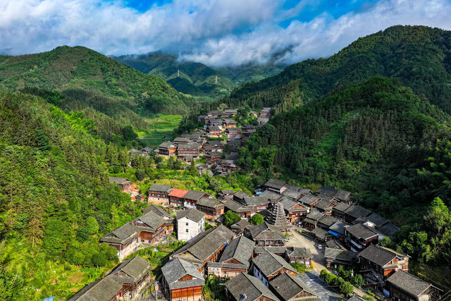 传统村落 旅游 特色民居 雾 古侗寨