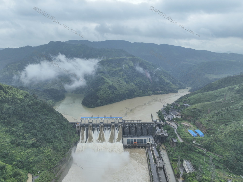 开闸泄洪
双牌