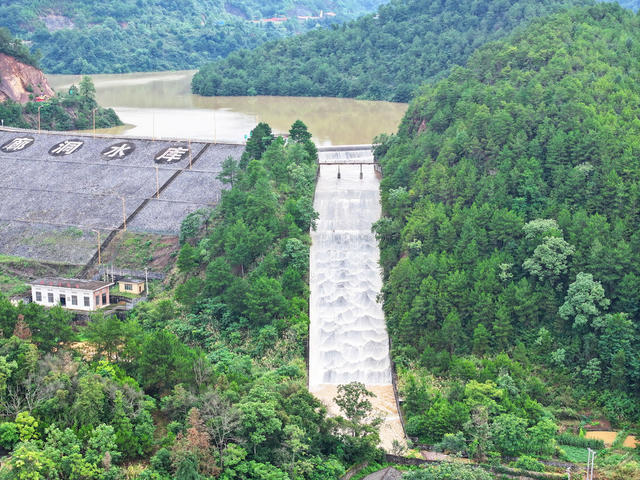 水库 泄洪