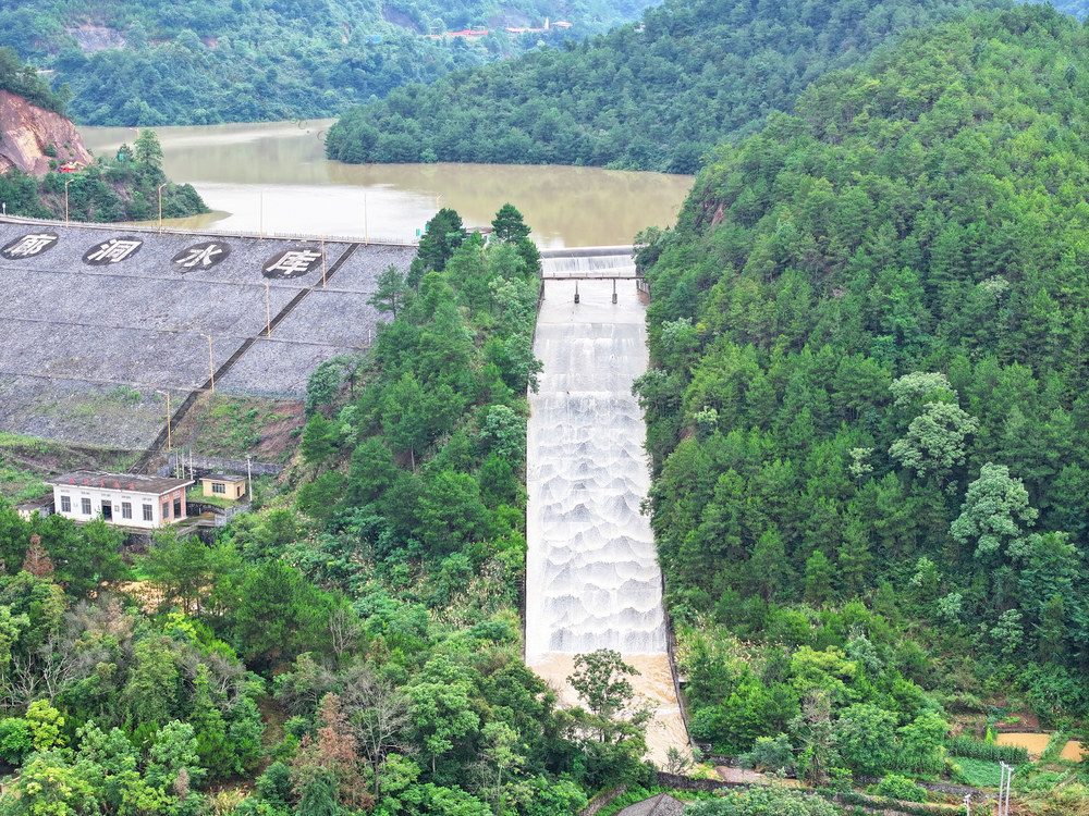 水库 泄洪