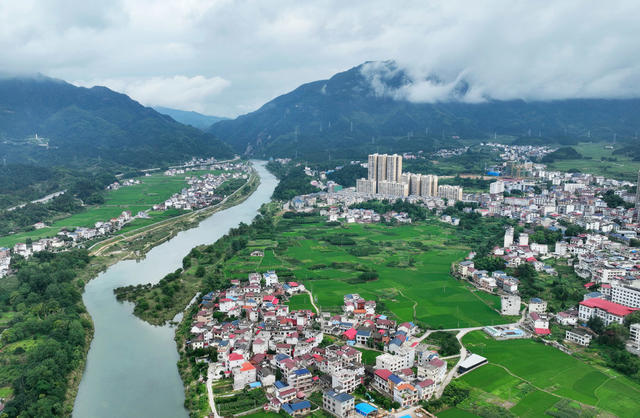 环境  人居环境  生态环境  城乡建设  基础设施  绿水  青山 绿色发展 生活空间