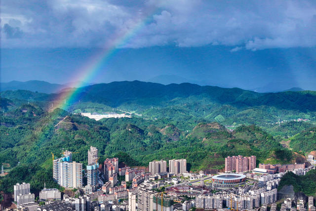 彩虹 夏 雨后 县城 天空