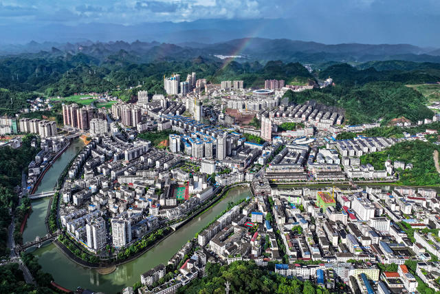 彩虹 夏 雨后 县城 天空