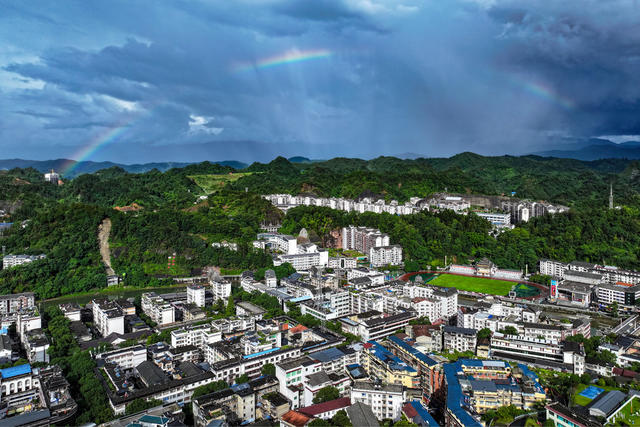 彩虹 夏 雨后 县城 天空